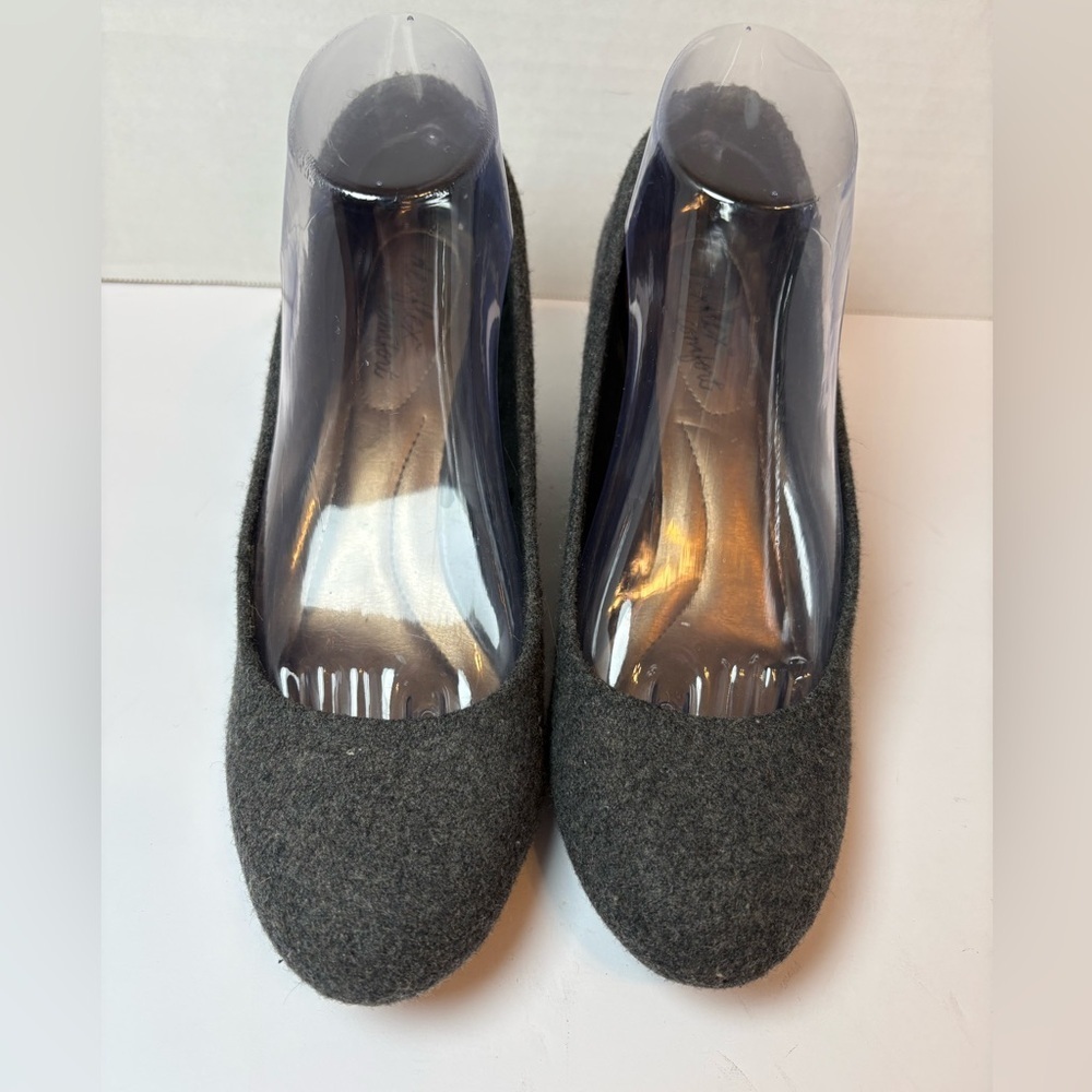 DexFlex Comfort gray faux wool wedge heel pumps size 8.5